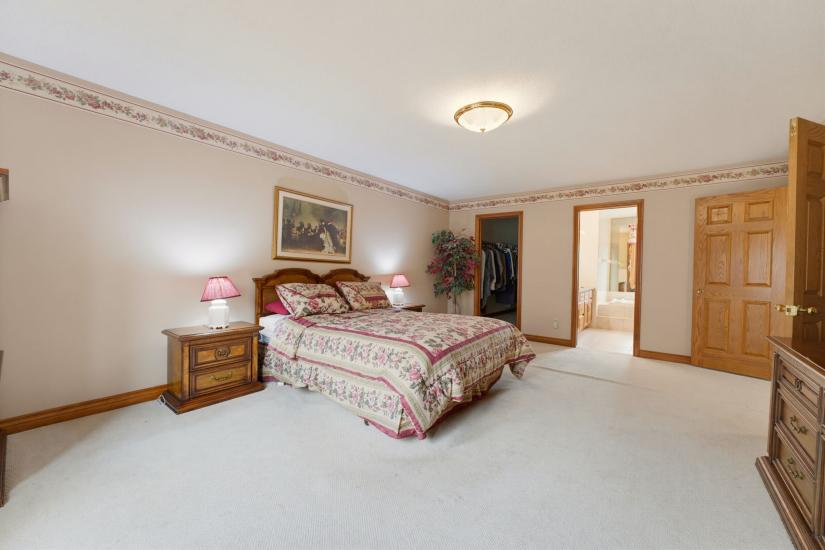 Property listing for 348 Shaver Rd., Ancaster, ON