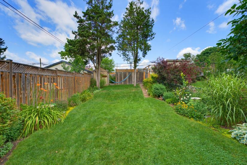 Property listing for 394 Charlton Ave. W., Hamilton, ON