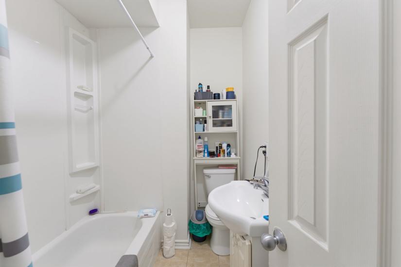Property listing for 113 Wentworth St. S., Hamilton, ON