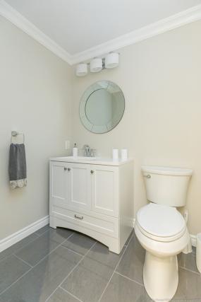 Property listing for 10 Kopperfield Lane, Glancaster, ON