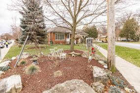 Property listing for 128 York Rd., Dundas, ON
