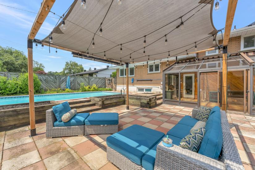 Property listing for 672 Hiawatha Blvd., Ancaster, ON