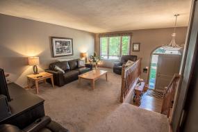 Property listing for 105 Glenhollow Dr., Stoney Creek, ON