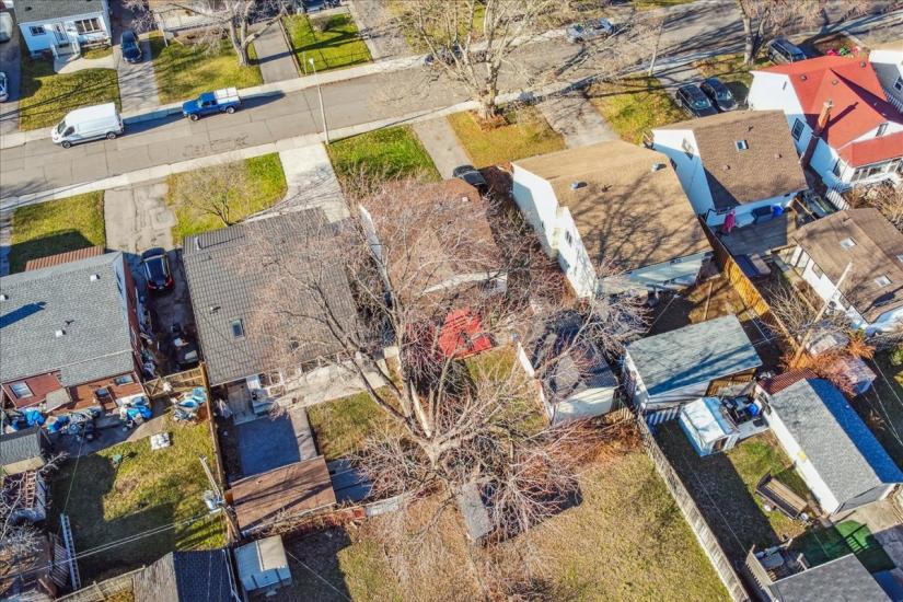 Property listing for 276 Ivon Ave., Hamilton, ON