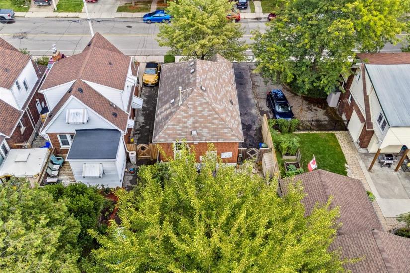 Property listing for 133 Longwood Rd. N., Hamilton, ON