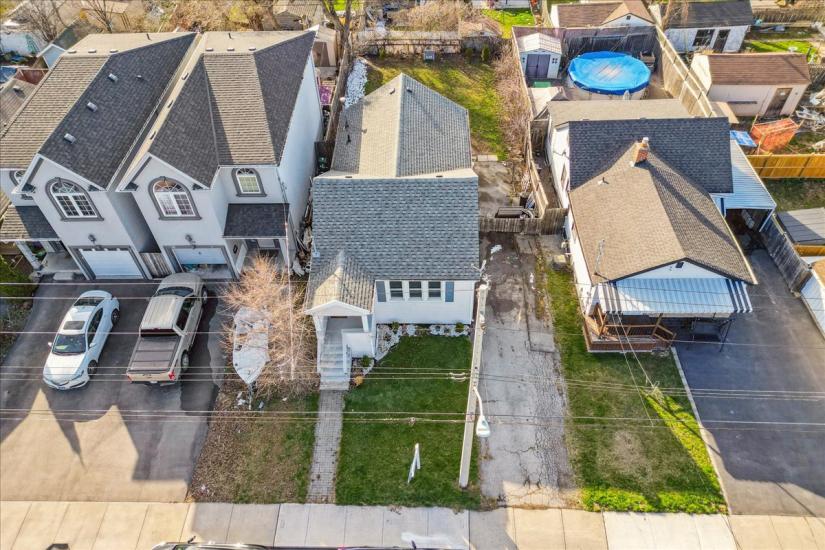 Property listing for 733 Dunn Ave., Hamilton, ON