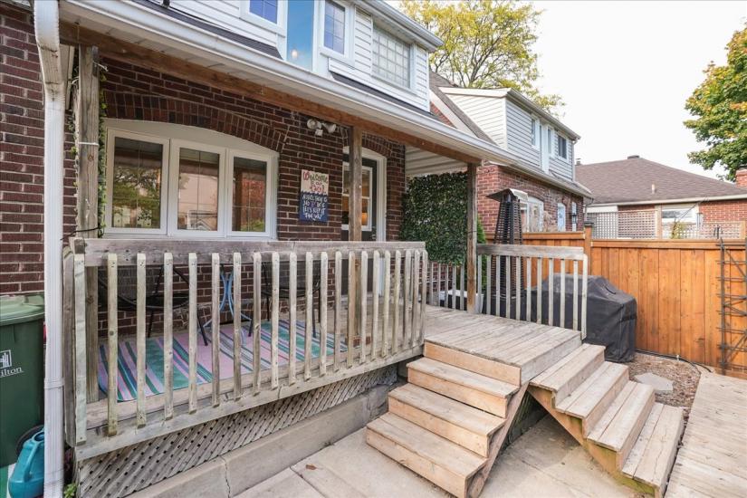 Property listing for 16 Paradise Rd. N., Hamilton, ON