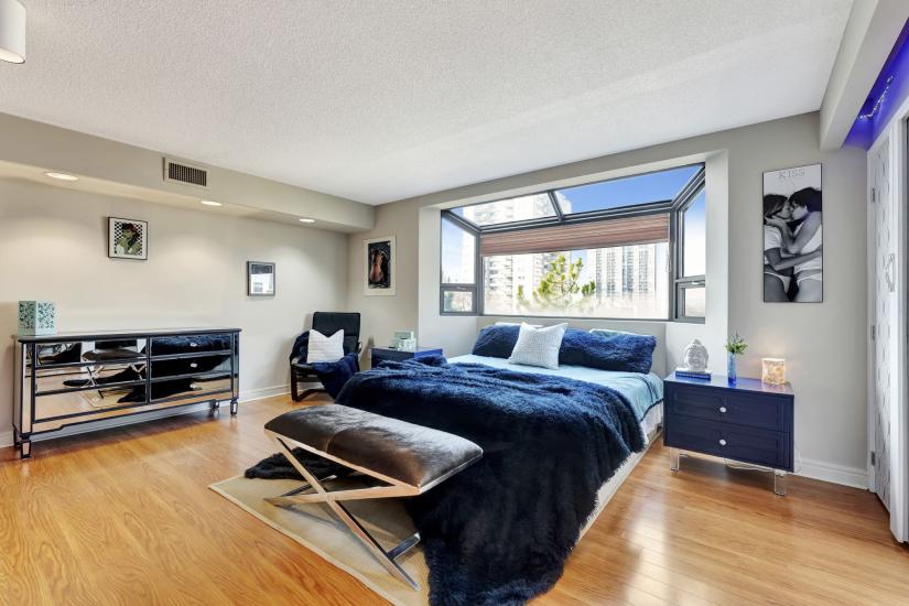 Property listing for #601-28 Duke St., Hamilton, ON