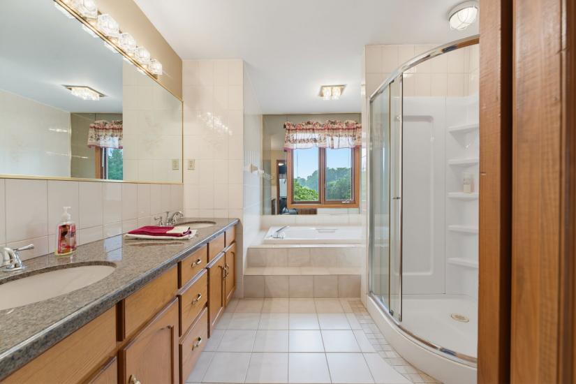 Property listing for 348 Shaver Rd., Ancaster, ON