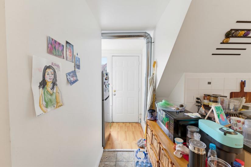 Property listing for 113 Wentworth St. S., Hamilton, ON