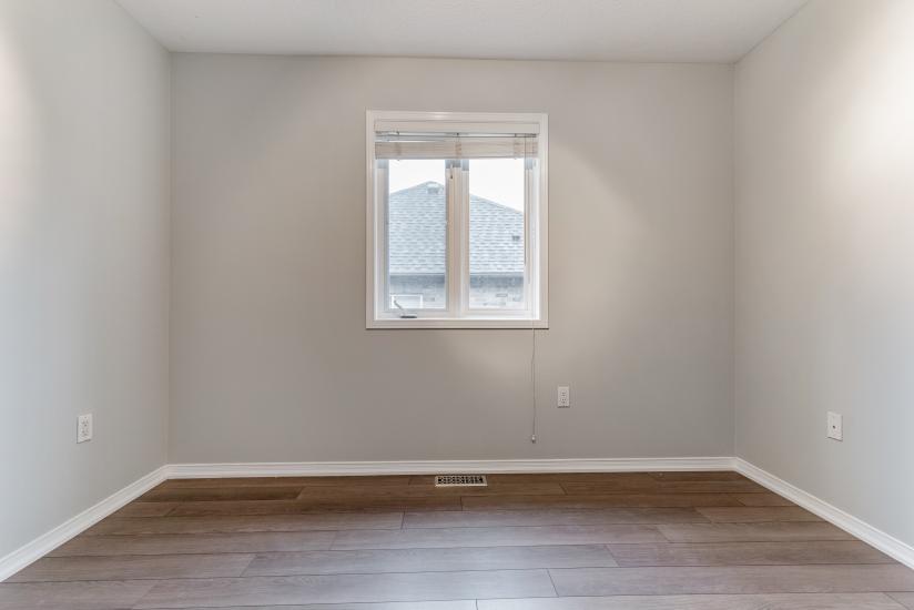 Property listing for 100 Davidson Blvd., Dundas, ON