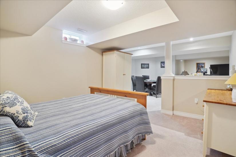 Property listing for 62 Gaddye Lane, Binbrook, ON