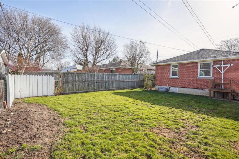 Property listing for 16 Greenwood St., Hamilton, ON