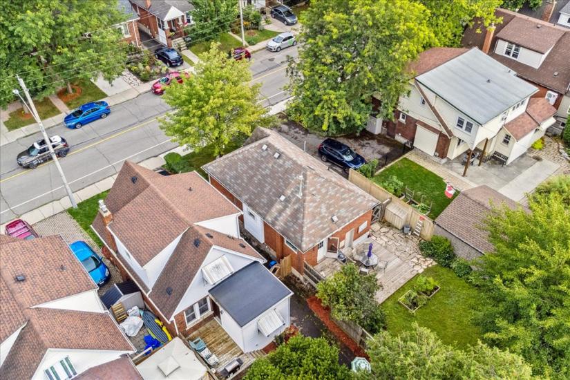 Property listing for 133 Longwood Rd. N., Hamilton, ON