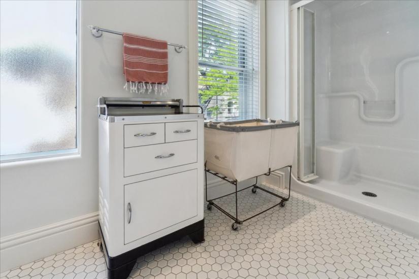 Property listing for 179 Hess St. S., Hamilton, ON