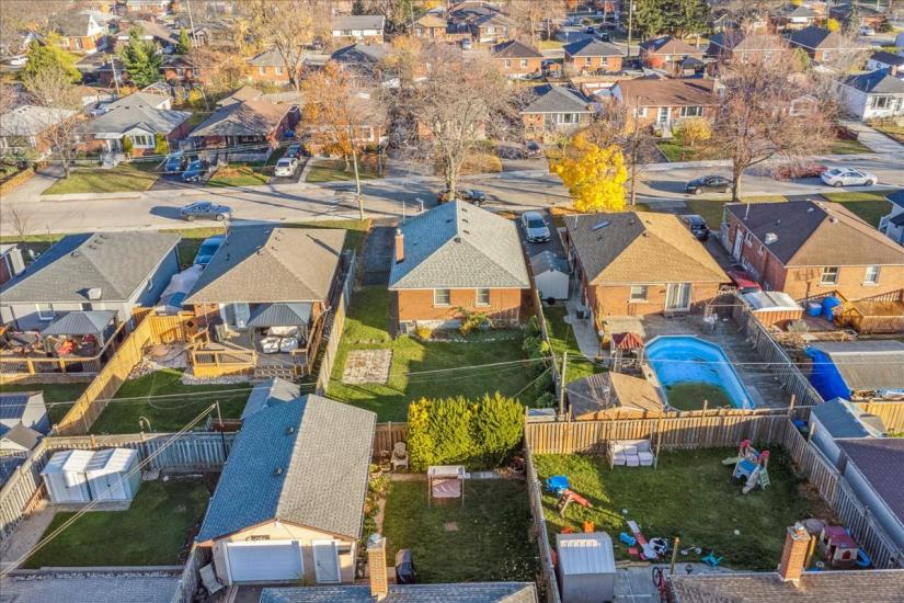 Property listing for 272 East 44th St., Hamilton, ON