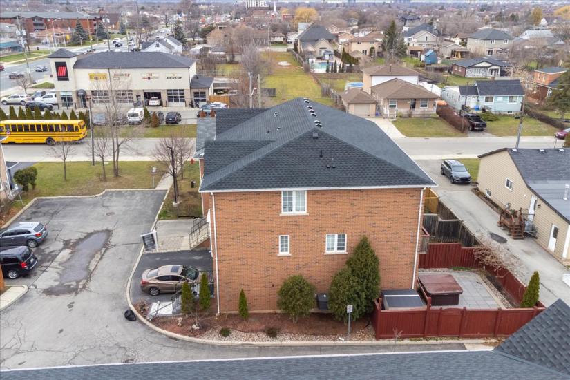 Property listing for #3-437 Highway 8, Stoney Creek, ON
