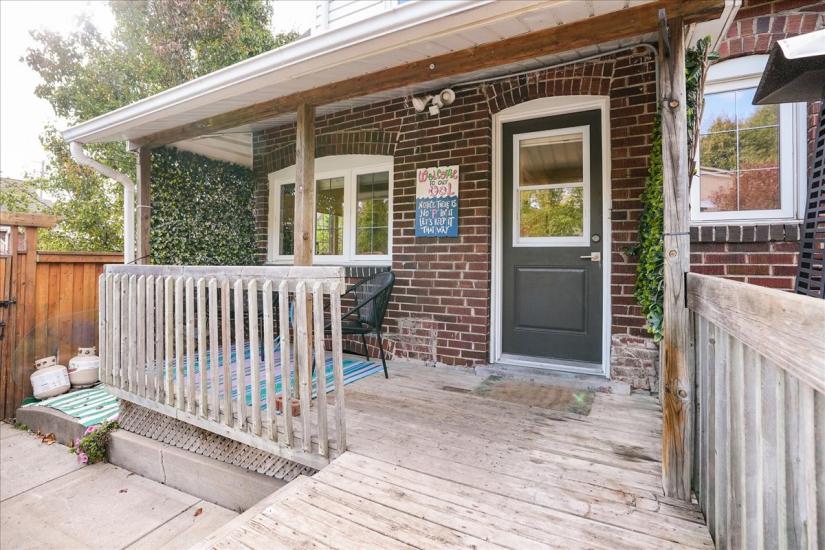 Property listing for 16 Paradise Rd. N., Hamilton, ON