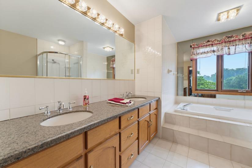 Property listing for 348 Shaver Rd., Ancaster, ON