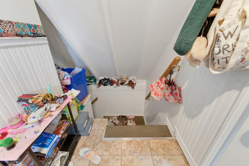 Property listing for 113 Wentworth St. S., Hamilton, ON