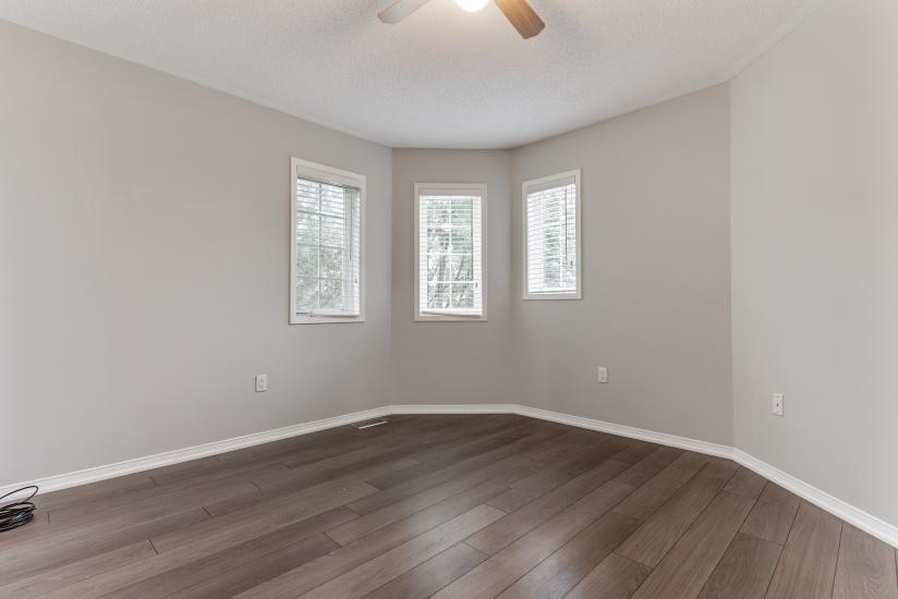 Property listing for 100 Davidson Blvd., Dundas, ON