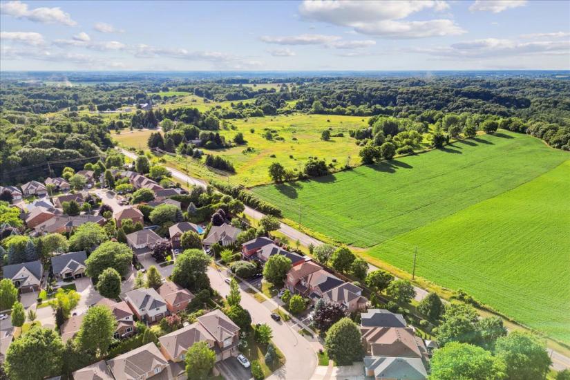 Property listing for 70 Moore Cres., Ancaster, ON