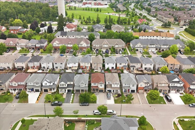 Property listing for 40 Whitwell Way, Binbrook, ON