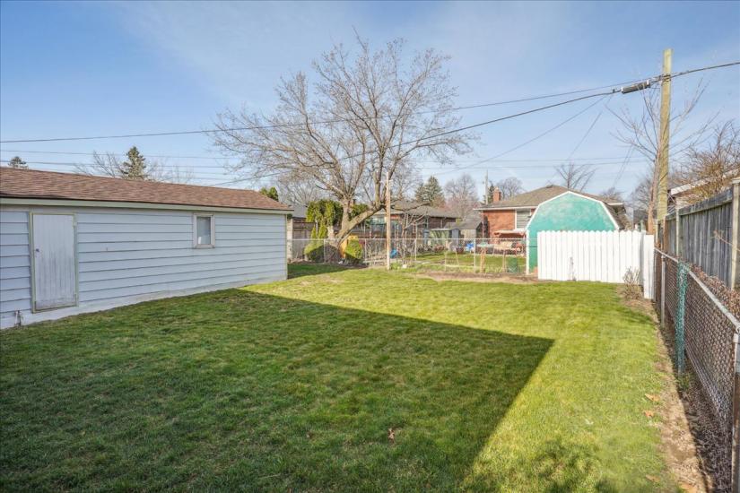 Property listing for 16 Greenwood St., Hamilton, ON