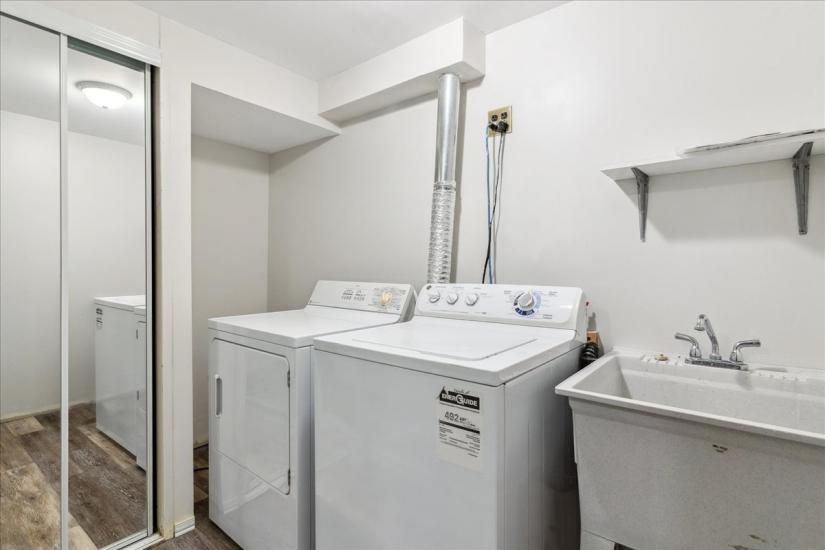 Property listing for 23 Lorne Ave., Hamilton, ON