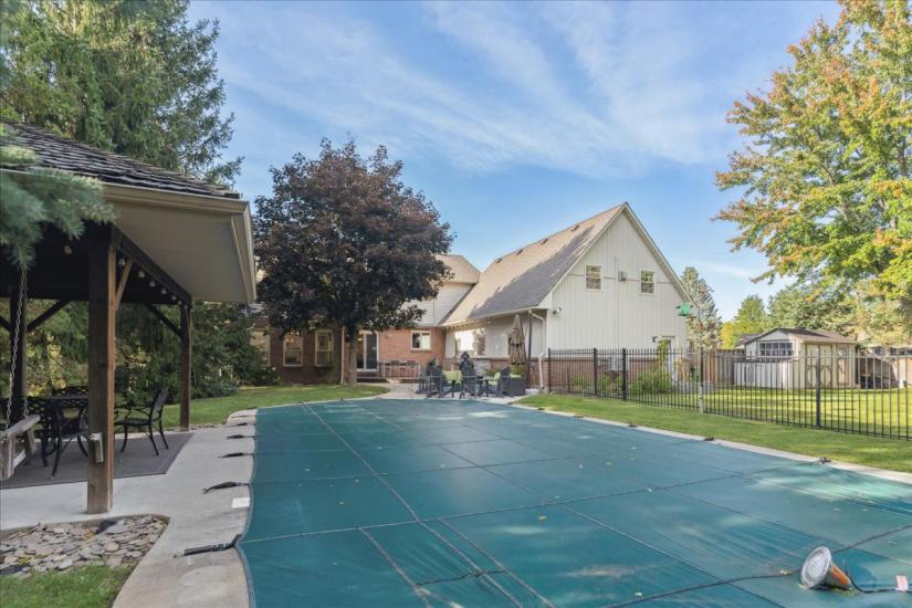 Property listing for 34 Gladiola Dr., Carlisle, ON