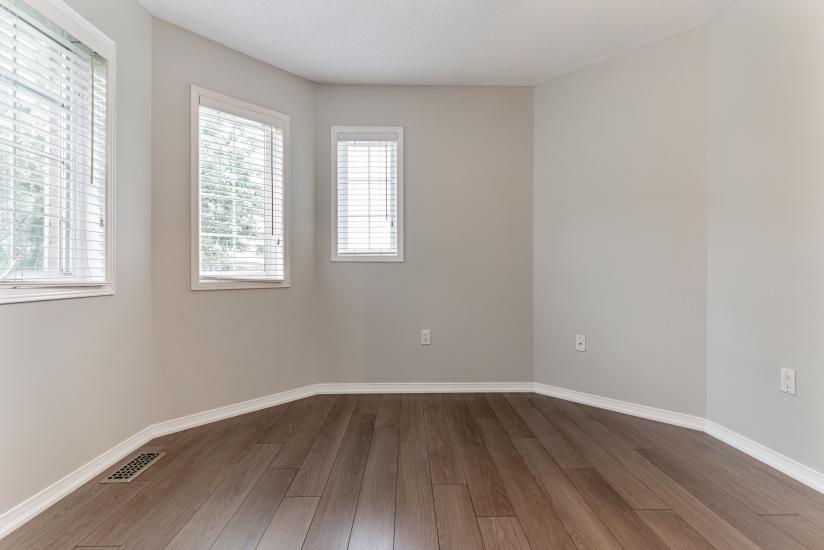 Property listing for 100 Davidson Blvd., Dundas, ON