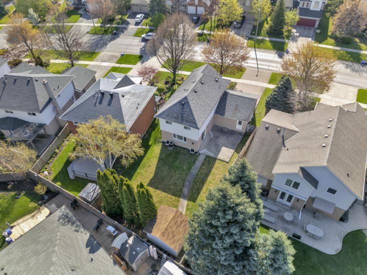 Property listing for 60 Kitty Murray Lane, Ancaster, ON
