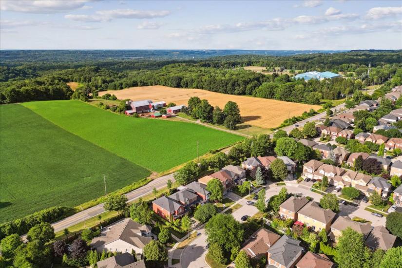 Property listing for 70 Moore Cres., Ancaster, ON