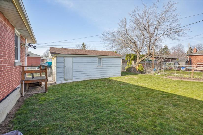 Property listing for 16 Greenwood St., Hamilton, ON