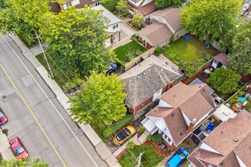 Property listing for 133 Longwood Rd. N., Hamilton, ON