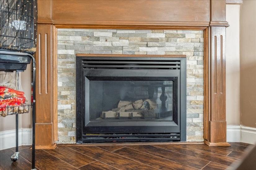 Property listing for 75 Claudette Gate, Hamilton, ON