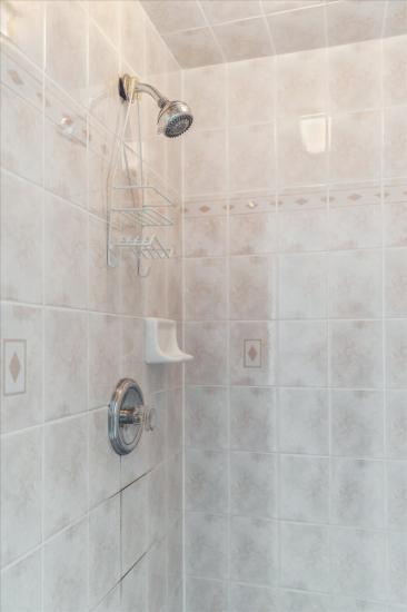 Property listing for 16 Fenwick Place, Waterdown, ON