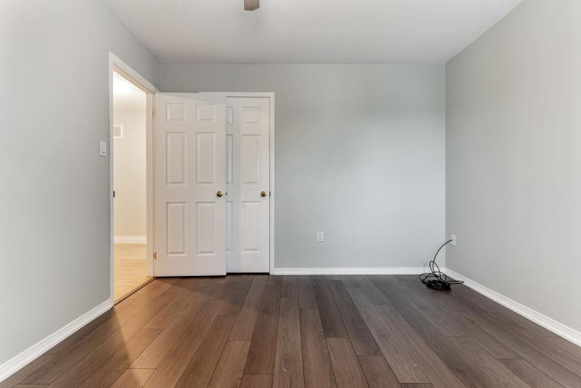 Property listing for 100 Davidson Blvd., Dundas, ON