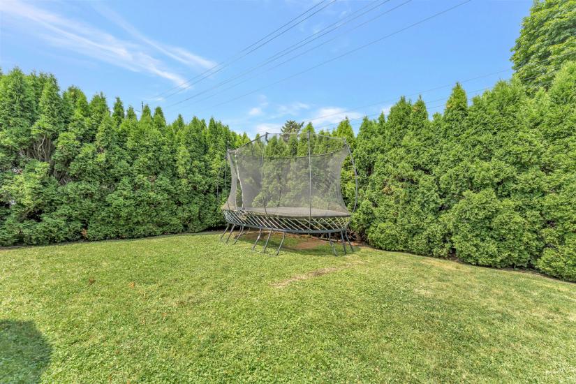 Property listing for 672 Hiawatha Blvd., Ancaster, ON