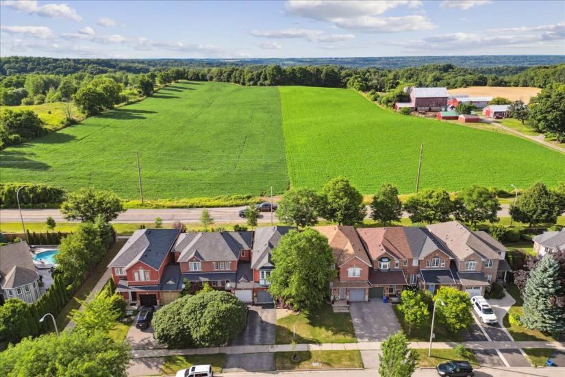 Property listing for 70 Moore Cres., Ancaster, ON