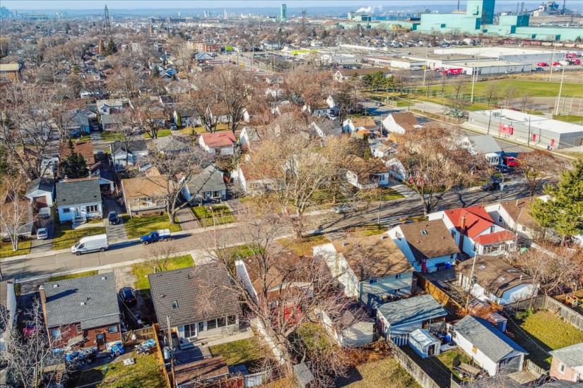 Property listing for 276 Ivon Ave., Hamilton, ON