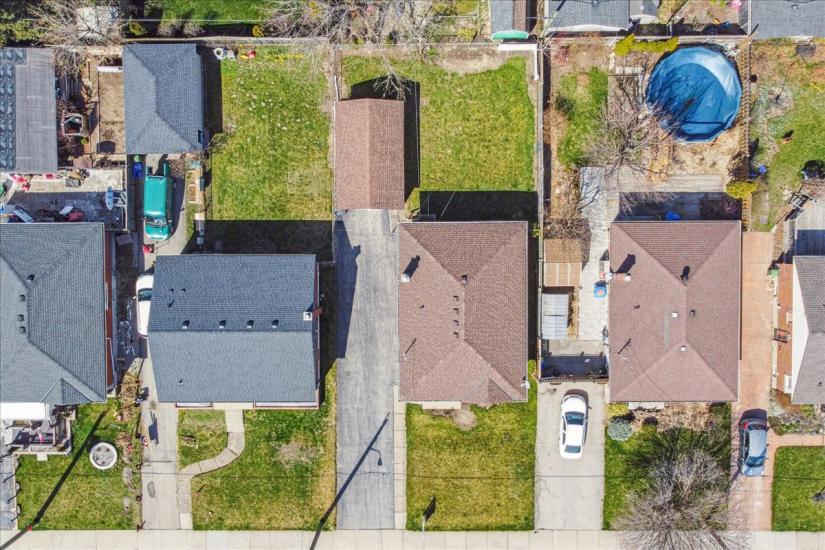 Property listing for 16 Greenwood St., Hamilton, ON