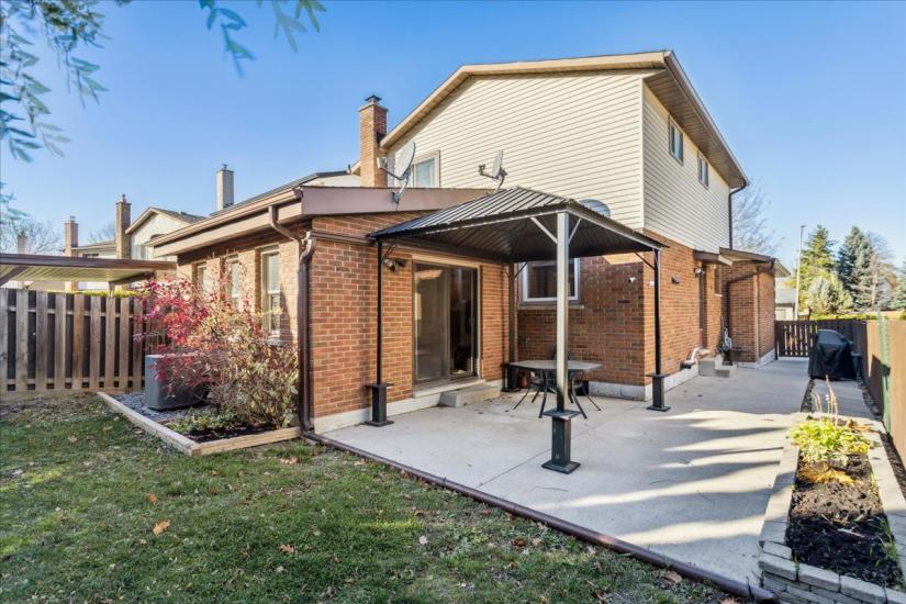 Property listing for 110 Glenashton Dr., Stoney Creek, ON