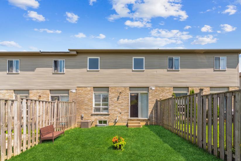 Property listing for 226 Dicenzo Dr., Hamilton, ON