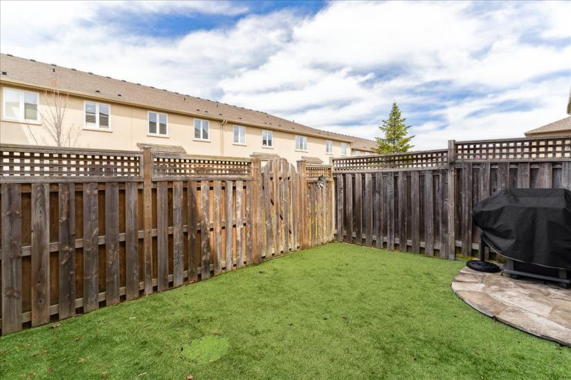 Property listing for 36 Forest Valley Cres., Dundas, ON