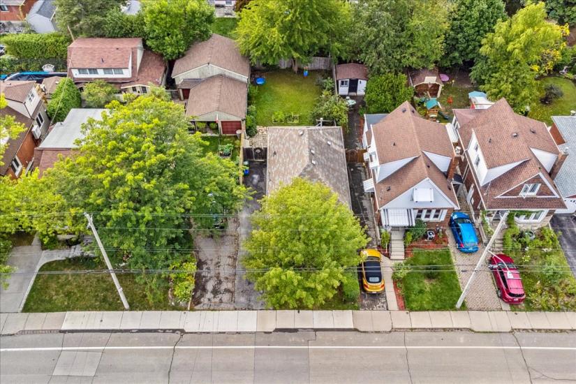 Property listing for 133 Longwood Rd. N., Hamilton, ON