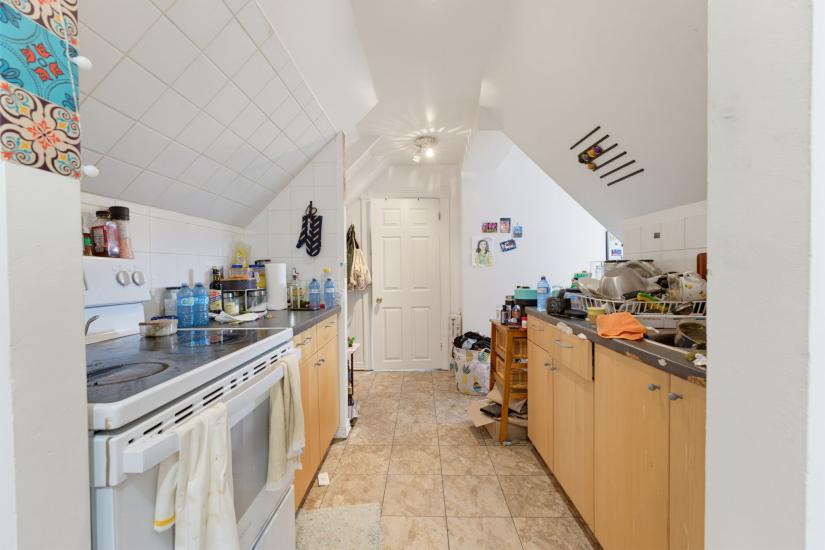 Property listing for 113 Wentworth St. S., Hamilton, ON