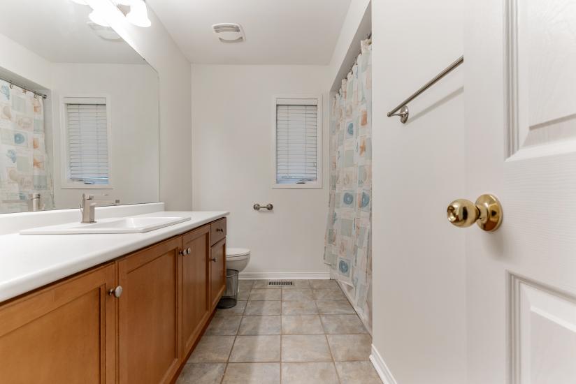 Property listing for 100 Davidson Blvd., Dundas, ON