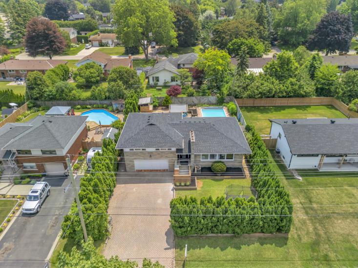 Property listing for 672 Hiawatha Blvd., Ancaster, ON