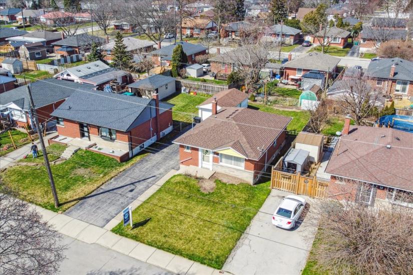 Property listing for 16 Greenwood St., Hamilton, ON